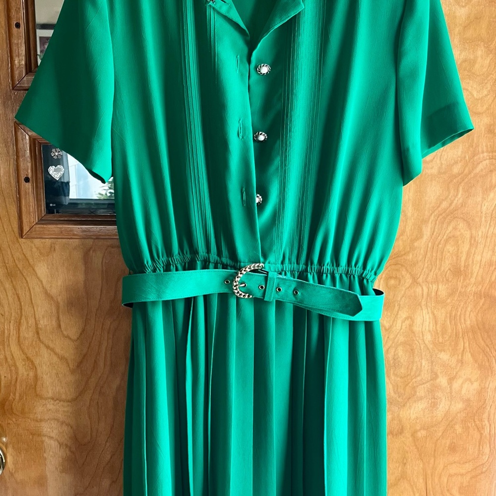 Leslie Fay Vibrant Green Dress